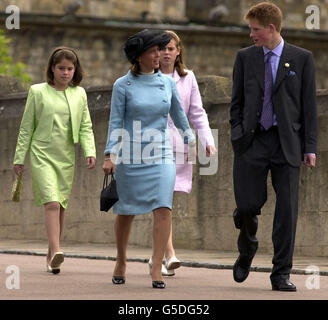 Il principe Harry arriva con (sinistra-destra) la principessa Eugenie, la principessa Xenia di Germania e la principessa Beatrice alla Cappella di San Giorgio nei quartieri del Castello di Windsor dopo aver partecipato ad un servizio di ringraziamento. * cinquanta Royals erano a Windsor per celebrare l'ottantesimo compleanno del Duca di Edimburgo. La famiglia e gli amici più stretti sono stati ospiti più tardi ad un pranzo di compleanno. Foto Stock