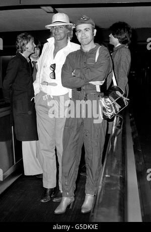 Rod Stewart ed Elton John - Aeroporto di Heathrow - Londra Foto Stock