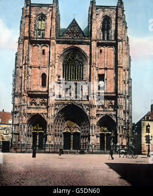 Die Prima Pagina der Kathedrale in der Stadt Nantes. Francia, Nantes, Loire-Atlantique, Europa, viaggi, 1910S, 1920s, xx secolo, la cattedrale di San Pietro e San Paolo, la cattedrale de Saint-Pierre et Saint-Paul, archivio, Carl Simon, storia, storico, anteriore, edificio chiesa cattedrale, ingresso, Belfry, architettura, landmark, lato vetro colorato slitta Foto Stock