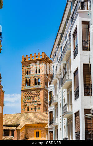 La torre della chiesa di Salvador de Teruel è un edificio Aragonese di Mudéjar, catalogato nel 1986 come patrimonio mondiale. Teruel Foto Stock