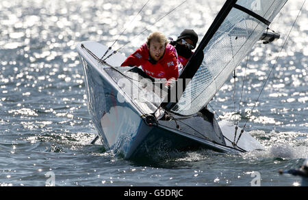 Alexandra Rickham e Niki Birrellat della Gran Bretagna durante il penultimo round di oggi del Paralimpic Skud 2 concorso di gommoni al locale Sailing di Weymouth e Portland. Foto Stock