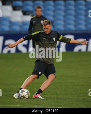 Calcio - UEFA Champions League - Gruppo e - Chelsea v Juventus - Juventus Press Conference and Training - Stamford Bridge. Il Nicklas Bendtner di Juventus durante una sessione di allenamento a Stamford Bridge, Londra. Foto Stock