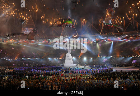 Giochi Paralimpici di Londra - giorno 0. Fuochi d'artificio durante la cerimonia di apertura finale dei Giochi Paralimpici di Londra 2012 presso lo Stadio Olimpico di Londra. Foto Stock