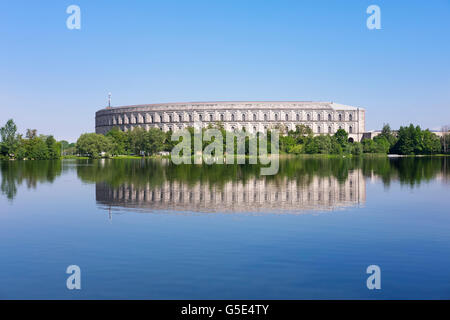 Big Dutzendteich e Sala Congressi, Volkspark Dutzendteich, Reichsparteitagsgelände, partito nazista rally motivi, Norimberga Foto Stock