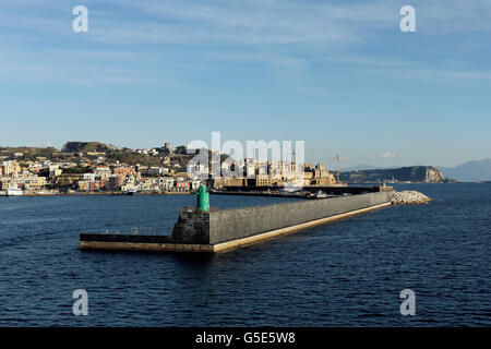 Faro del porto di Pozzuoli, Campi Flegrei, Napoli, Campania, Italia, Europa Foto Stock