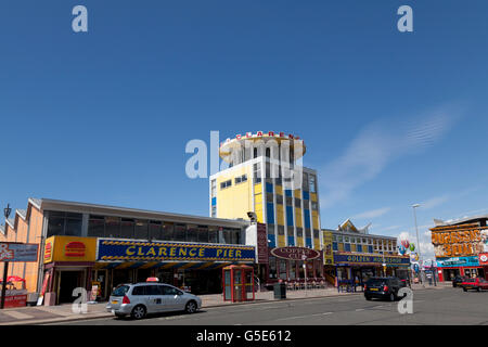 Ingresso al Clarence Pier a Southsea, Portsmouth, Hampshire, Inghilterra, Regno Unito, Europa Foto Stock