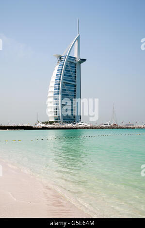 Burj Al Arab Hotel di lusso sulla spiaggia di Jumeirah, Dubai, Emirati Arabi Uniti, Medio Oriente Foto Stock