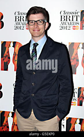 Il direttore delle mogli militari Gareth Malone arriva ai Classic Brit Awards 2012 con il lancio delle nomination Mastercard al Savoy Hotel di Londra. Foto Stock