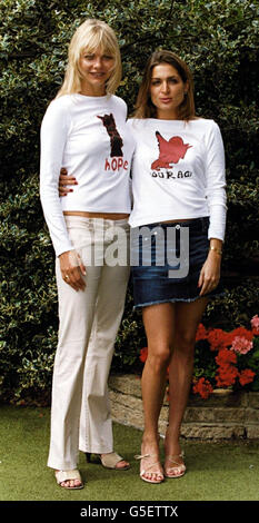 London IT Girls Jemma Kidd e Vanessa Neumann che mostrano il loro sostegno alla campagna dell'UNICEF "Growing Up Alone" allo Sheraton Park Towers, indossando speciali magliette disegnate da Maya Fiennes. Foto Stock