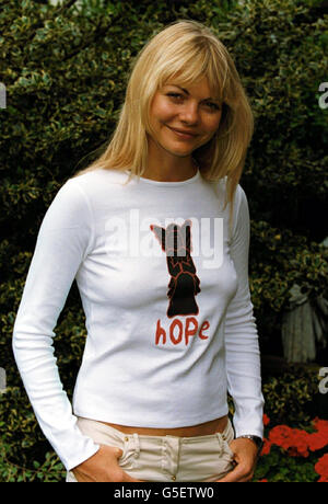 Jemma Kidd mostra il suo sostegno alla campagna "Growing Up Alone" dell'UNICEF presso le Sheraton Park Towers, indossando magliette speciali progettate da Maya Fiennes. Foto Stock