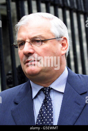 West Dublin TD Liam Lawlor, 55 anni, membro del parlamento irlandese presso l'High Court di Dublino, dove gli è stato concesso un secondo periodo di recento di una settimana e gli è stata inflitta una multa di 5000 anni per non aver collaborato con un'indagine sulla corruzione. * il tribunale lo ha incarcerato per non aver rispettato un'ordinanza del tribunale che lo obbliga a produrre documentazione al Flood Tribunal dello Stato, istituito per indagare sulla presunta corruzione nel processo di pianificazione nella zona di Dublino. Foto Stock