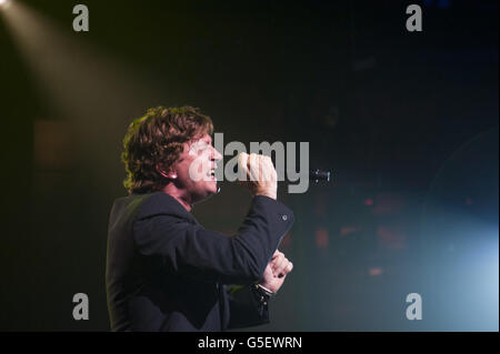 Rob Thomas di Matchbox Twenty si esibisce al Roundhouse di Londra, come parte dell'iTunes Festival 2012. Foto Stock