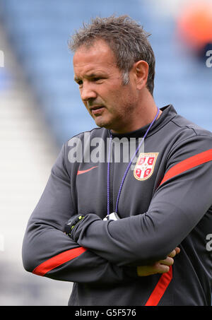 Calcio - Coppa del mondo FIFA 2014 Qualifier - Europa Gruppo A - Scozia / Serbia - Hampden Park. L'allenatore serbo Sinisa Mihajlovic durante l'allenamento allo stadio Hampden Park Foto Stock