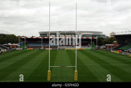 Rugby Union - Aviva Premiership - Harlequins / London Saracens - Twickenham Stoop. Vista generale del Twickenham Stoop, sede di Harlequins, con lo Stadio di Twickenham sullo sfondo Foto Stock