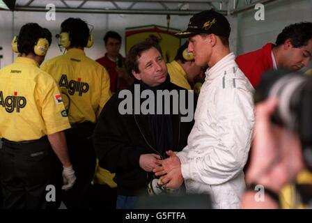 FORMULA UNO TEST ESTORIL. MICHAEL SCHUMACHER CON IL BOSS FERRARI JEAN TODT Foto Stock