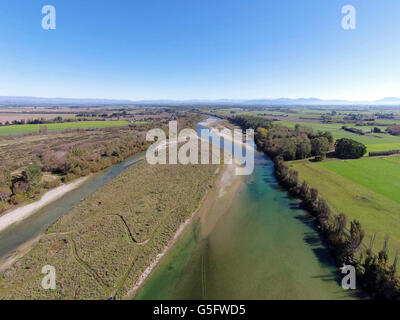 Opihi fiume vicino a Temuka, Canterbury sud, South Island, in Nuova Zelanda - antenna fuco Foto Stock