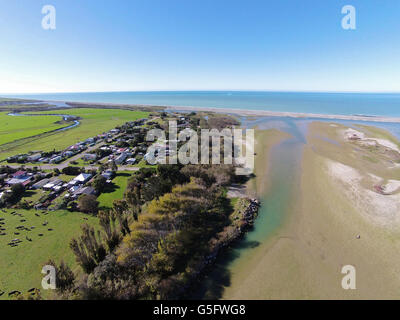 Opihi Foce, e Milford capanne, vicino a Temuka, Canterbury sud, South Island, in Nuova Zelanda - antenna fuco Foto Stock