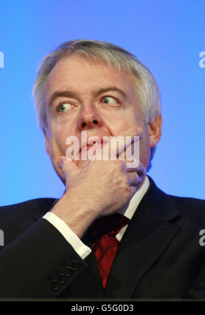 Primo ministro gallese Carwyn Jones in scena a Manchester Central durante il secondo giorno della Conferenza del Partito laburista a Manchester. Foto Stock