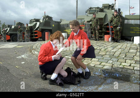 Ulster violenza/ Santa Croce Scuola primaria Foto Stock