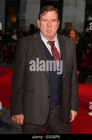 Timothy Spall arriva per la proiezione del BFI London Film Festival di Ginger e Rosa, presso l'Odeon West End, Leicester Square nel centro di Londra. Foto Stock