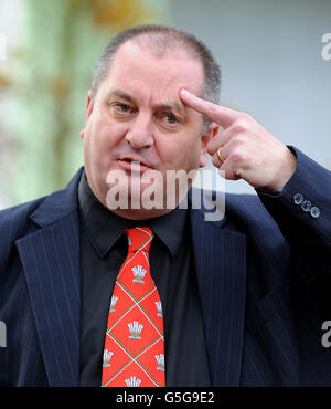 Dave Rosser, Direttore medico, University Hospitals Birmingham NHS Foundation Trust, parla ai media durante un briefing al Queen Elizabeth Hospital di Birmingham, per aggiornare le condizioni di Malala Yousafzai, che è stato ucciso da un pistolero talebano in Pakistan. Foto Stock