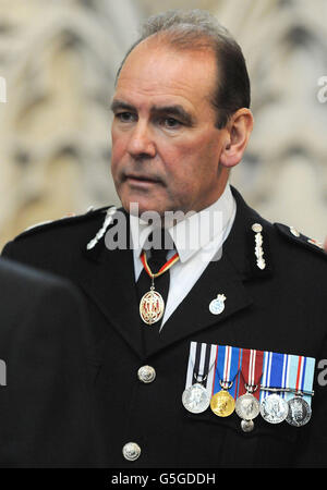 Capo Constable della polizia dello Yorkshire occidentale Sir Norman Bettison nella congregazione durante il servizio per commemorare il National Police Memorial Day a York Minster. Foto Stock