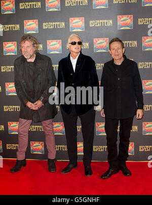 (Sinistra - destra) Robert Plant, Jimmy Page e John Paul Jones della band LED Zepplin arriva alla prima britannica al Hammersmith Apollo del film Celebration Day. Foto Stock