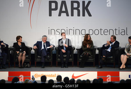 Il Duca e la Duchessa di Cambridge partecipano al lancio ufficiale del Centro Nazionale di Calcio della Football Association al St George's Park di Burton-upon-Trent, Inghilterra. Foto Stock