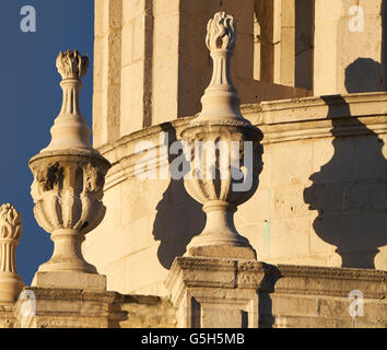 St sposa Fleet Street, chiesa, Londra, flaming URN Foto Stock