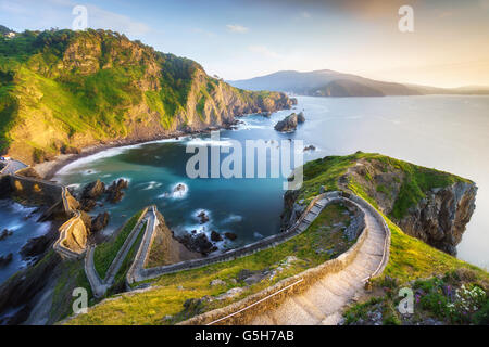 Scale a San Juan de Gaztelugatxe. Paese basco Foto Stock