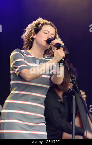 Kate Rusby effettuando al Festival Wychwood, Cheltenham, Inghilterra, Regno Unito. Giugno 4, 2016 Foto Stock