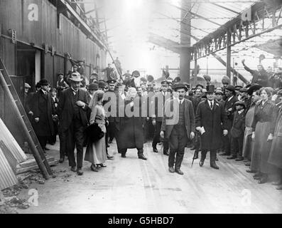 Prima guerra mondiale - Herbert Asquith - Newcastle. Herbert Asquith visita Armstrong Works a Newcastle. Foto Stock