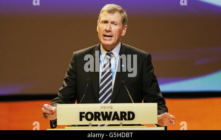 Kenny MacAskill MSP, Segretario di Gabinetto per la Giustizia, si rivolge alla conferenza nazionale annuale del Partito Nazionale Scozzese (SNP) presso la Sala dei Concerti di Perth in Scozia. Foto Stock