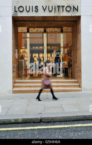 Louis Vuitton. Una vista del negozio Louis Vuitton in New Bond Street, Londra. Foto Stock
