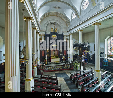 St Magnus il martire chiesa della città di Londra, da Chrisopher Wren. La navata centrale Foto Stock