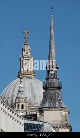 St Martin entro Ludgate, chiesa della città di Londra, la guglia di san Paolo cupola Foto Stock
