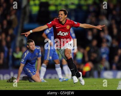 Calcio - Barclays Premier League - Chelsea / Manchester United - Stamford Bridge. Javier Hernandez, il Manchester United, festeggia il terzo gol del suo lato Foto Stock