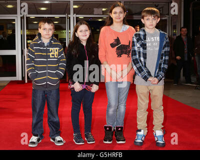 I membri del cast (da sinistra a destra) Shaun Kirk, Katrina Kirk, Stephanie Kirk e Robert Kirk hanno partecipato alla proiezione quotidiana del BFI London Film Festival, presso l'Odeon West End nel centro di Londra. Foto Stock