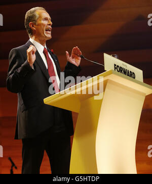 Blair Jenkins, capo della campagna non-partitico a favore dell'indipendenza, si rivolge alla conferenza nazionale annuale del Partito Nazionale Scozzese (SNP), presso la Perth Concert Hall in Scozia. Foto Stock