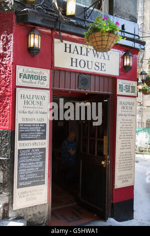 Halfway House pub, Edimburgo, Scozia, Regno Unito Foto Stock