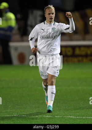 Hibernian's Leigh Griffiths celebra il punteggio durante la partita della Clydesdale Bank Premier League al Fir Park, Motherwell. Foto Stock