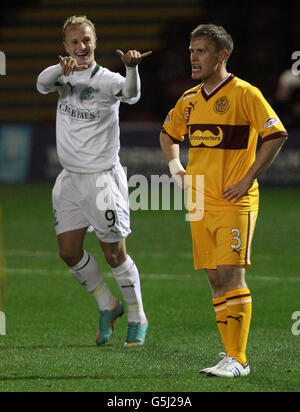 Hibernian's Leigh Griffiths celebra il suo secondo gol durante la partita della Clydesdale Bank Premier League al Fir Park di Motherwell. Foto Stock