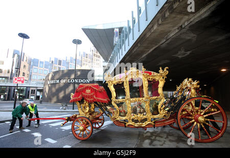 S processione il 10 novembre. PREMERE ASSOCIAZIONE foto. Data immagine: Sabato 27 ottobre 2012. La processione annuale del Sindaco del Signore della città di Londra ha avuto origine all'inizio del 13 ° secolo. Il neo eletto ufficiale viaggiò dalla città al Palazzo di Westminster, per giurare fedeltà al monarca o ai suoi giudici. Il credito fotografico dovrebbe essere: Matt Alexander/PA Wire Foto Stock