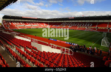 Vista generale del Britannia Stadium, casa di Stoke City prima della partita Barclays Premier League al Britannia Stadium di Stoke. Foto Stock