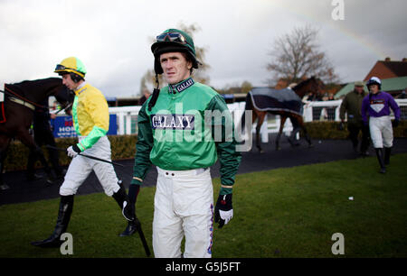 Corse di cavalli - Ippodromo di Hereford. Il jockey Tony McCoy ha fatto la sua uscita per il Pertemps People Development Group Juvenile Huddle all'ippodromo di Hereford. Foto Stock