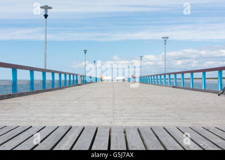 PALANGA LITUANIA - 13 giugno: visualizzazione a Palanga Il dock in legno. Palanga è il più popolare località turistica estiva in Lituania Foto Stock