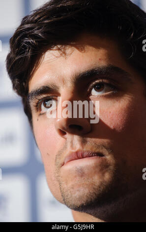 Il capitano dell'Inghilterra Alastair Cook parla durante una conferenza stampa al Lord's Cricket Ground, Londra. Foto Stock