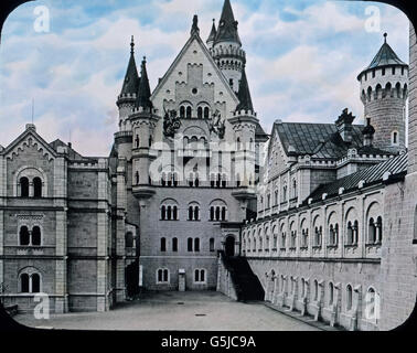 Der Burghof auf Schloß Neuschwanstein in Baviera. Cortile interno del castello di Neuschwanstein in Baviera. Foto Stock