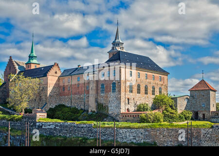 La Fortezza di Akershus visto dal mare Oslo Norvegia Foto Stock
