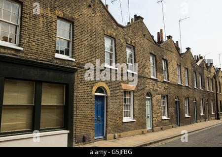 In stile Georgiano tranquilla strada residenziale nel quartiere di Lambeth Londra centrale. Un grande esempio di proprietà terrazzati. Foto Stock